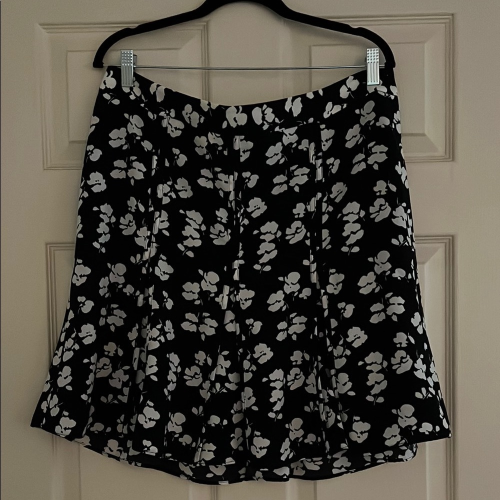 Ann Taylor Black and White Floral Skirt